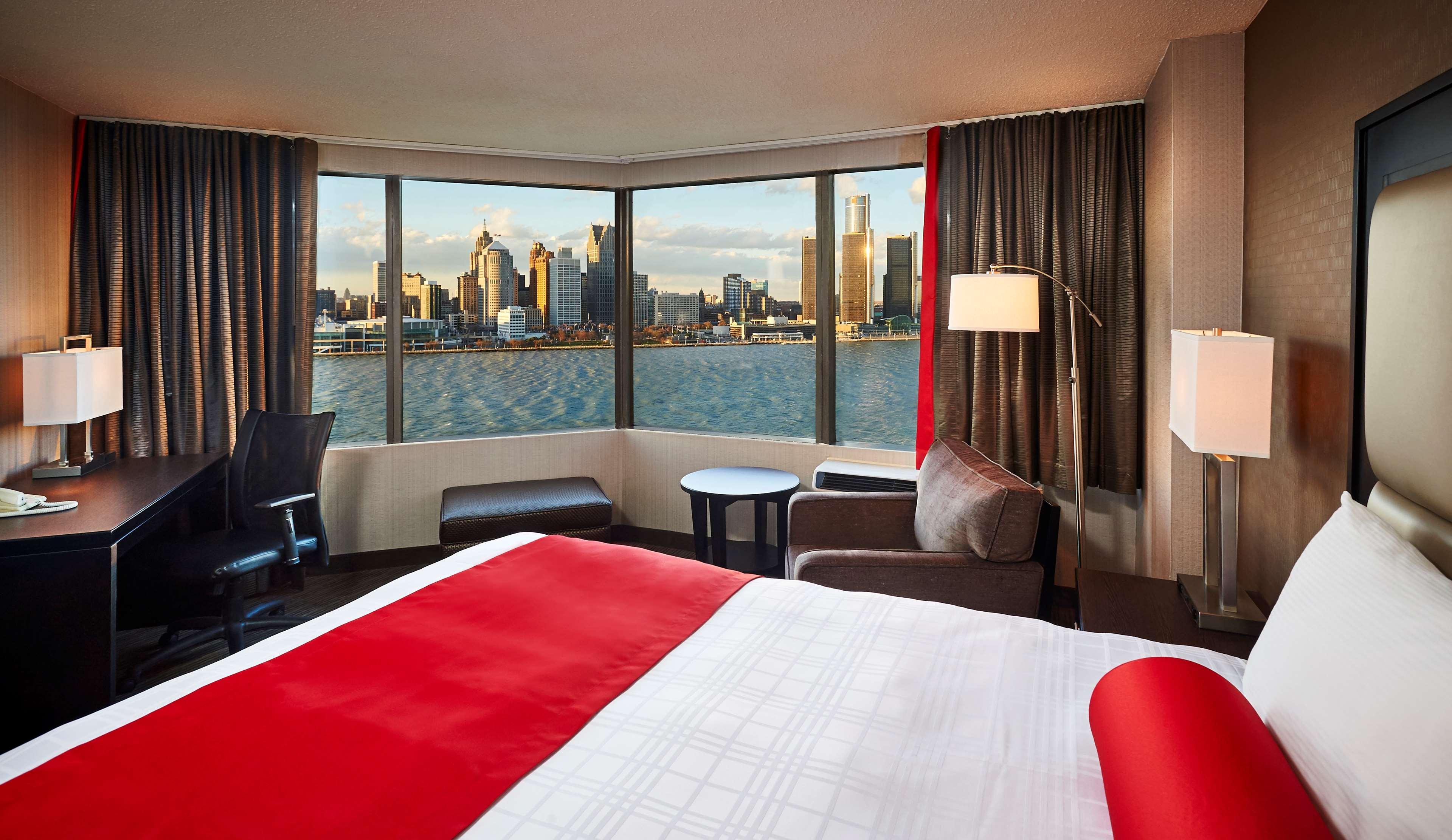 Best Western Plus Waterfront Hotel Windsor Exterior photo