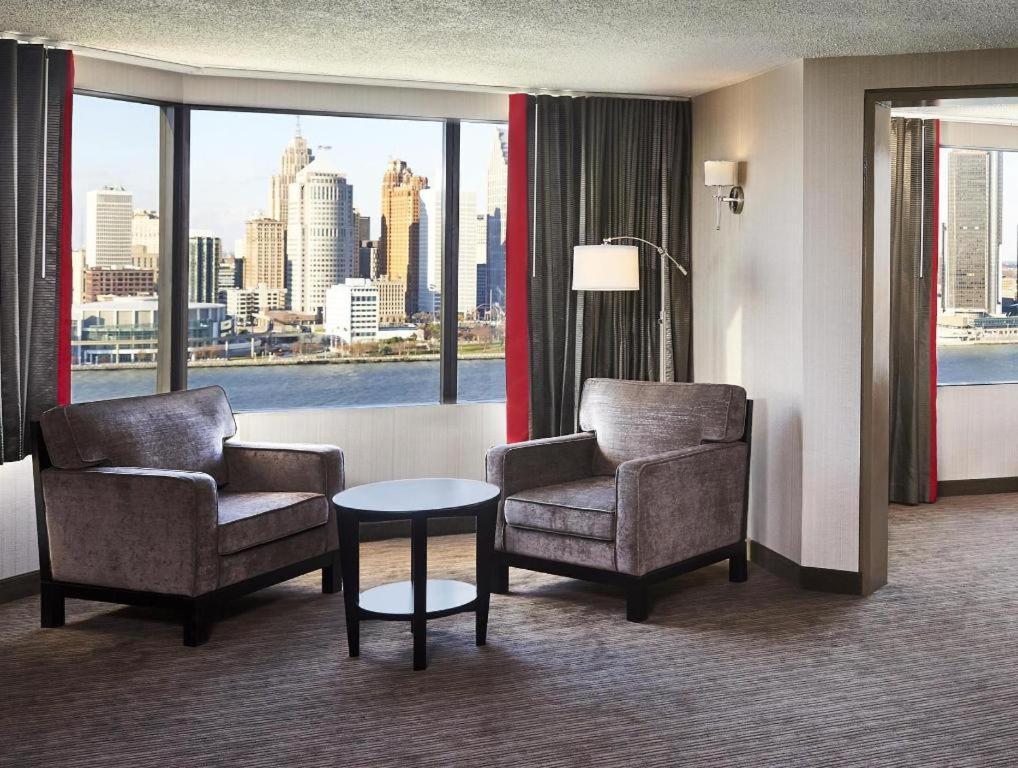 Best Western Plus Waterfront Hotel Windsor Exterior photo
