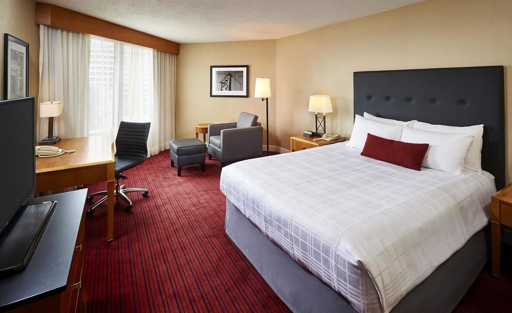 Best Western Plus Waterfront Hotel Windsor Exterior photo